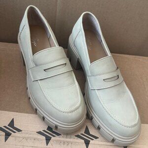 Crown Vintage Chunky heeled loafers - size 8.5